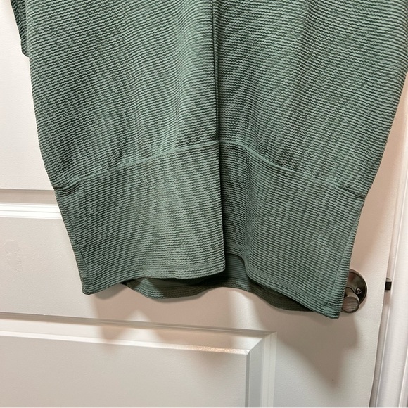 Ann Taylor Factory Textured Green V-Neck Blouse - Picture 4 of 12